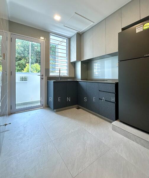 Crescendo Building, 17 Upper East Coast Road, 3 Bedrooms, 1,173 sqft, Apartment For Rent, by Karen Seah, 25613288 - PropertyGuru.com.sg