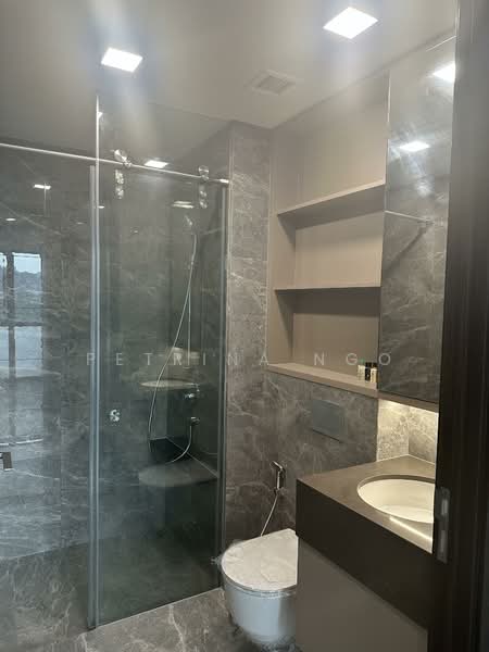 The LINQ @ Beauty World, 118 Upper Bukit Timah Road, 2 Bedrooms, 549 sqft, Condominium For Rent, by Petrina Ngo, 25613669 - Bathroom - PropertyGuru.com.sg