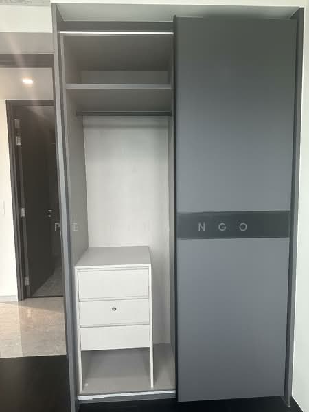 The LINQ @ Beauty World, 118 Upper Bukit Timah Road, 2 Bedrooms, 549 sqft, Condominium For Rent, by Petrina Ngo, 25613669 - Common room wardrobe - PropertyGuru.com.sg