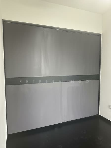 The LINQ @ Beauty World, 118 Upper Bukit Timah Road, 2 Bedrooms, 549 sqft, Condominium For Rent, by Petrina Ngo, 25613669 - Master bedrm huge wardrobe - PropertyGuru.com.sg