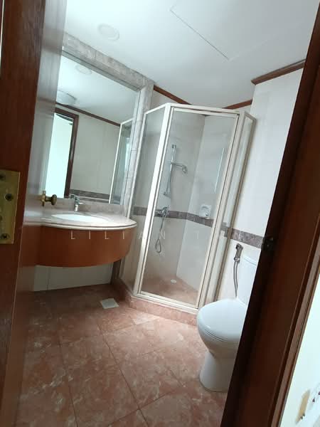 Trellis Towers, 700 Toa Payoh Lorong 1, 4 Bedrooms, 1,647 sqft, Condominium For Rent, by Lilian Tan, 25613948 - Bathroom - PropertyGuru.com.sg