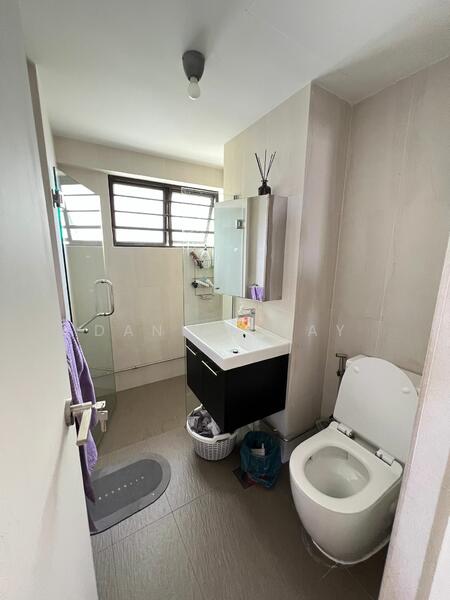 Good condition common bathroom