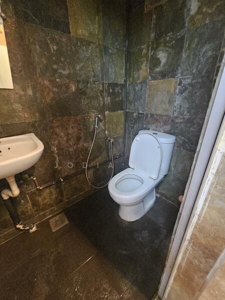 toh avenue, , 1,800 sqft, Land with Building / En-bloc For Sale, by Jodia Tay, 25614489 - Bathroom - CommercialGuru.com.sg