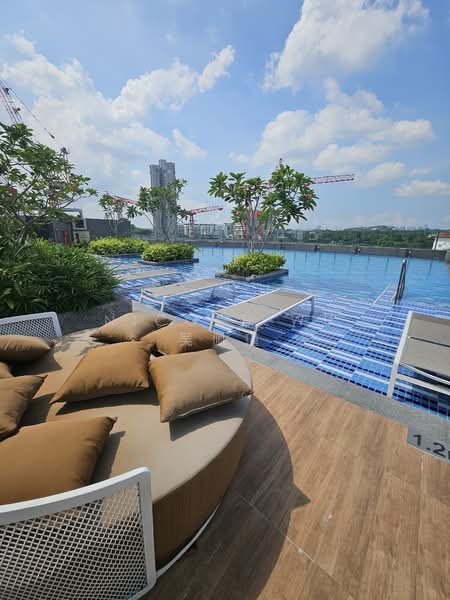 The LINQ @ Beauty World, 118 Upper Bukit Timah Road, 3 Bedrooms, 958 sqft, Condominium For Rent, by Nicole Wu 吴佩瑾, 25614497 - Pool - PropertyGuru.com.sg