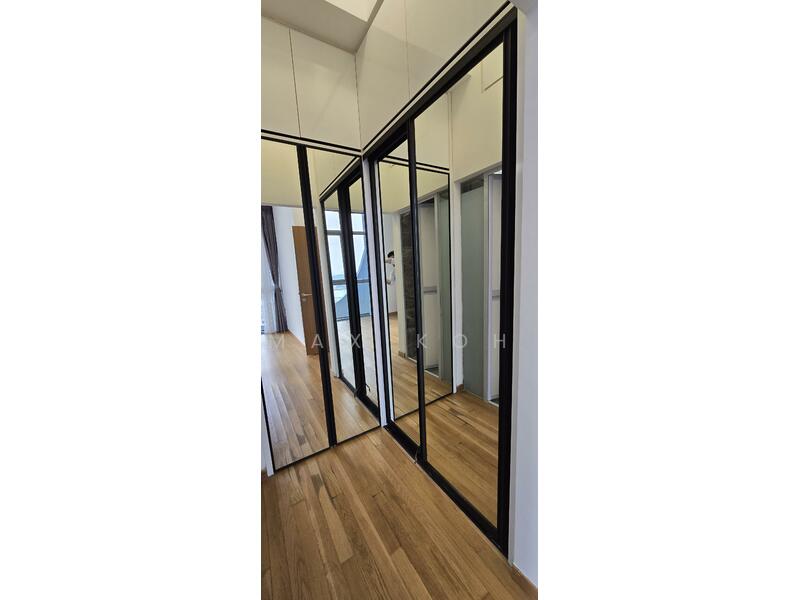 Cabinet with mirror