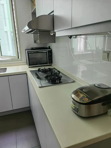 Queens, 10 Stirling Road, Room Rental, 150 sqft, Condominium For Rent, by Helen HU, 25615245 - Kitchen - PropertyGuru.com.sg