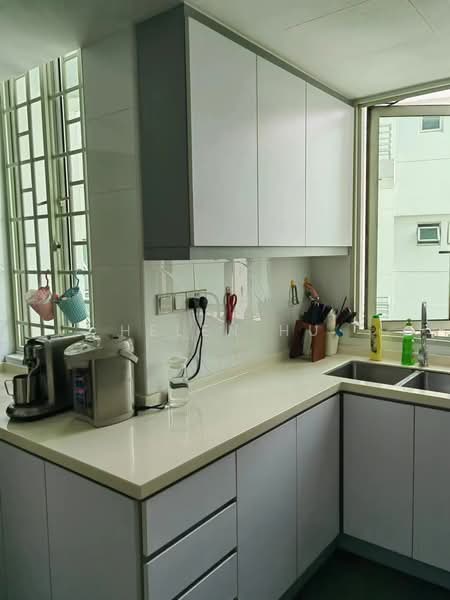 Queens, 10 Stirling Road, Room Rental, 150 sqft, Condominium For Rent, by Helen HU, 25615245 - Kitchen - PropertyGuru.com.sg