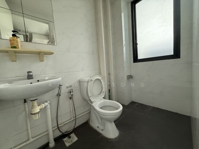 Trivex, 8 Burn Road, 775 sqft, Light Industrial (B1) For Rent, by Allan Chong, 25615668 - Bathroom - CommercialGuru.com.sg