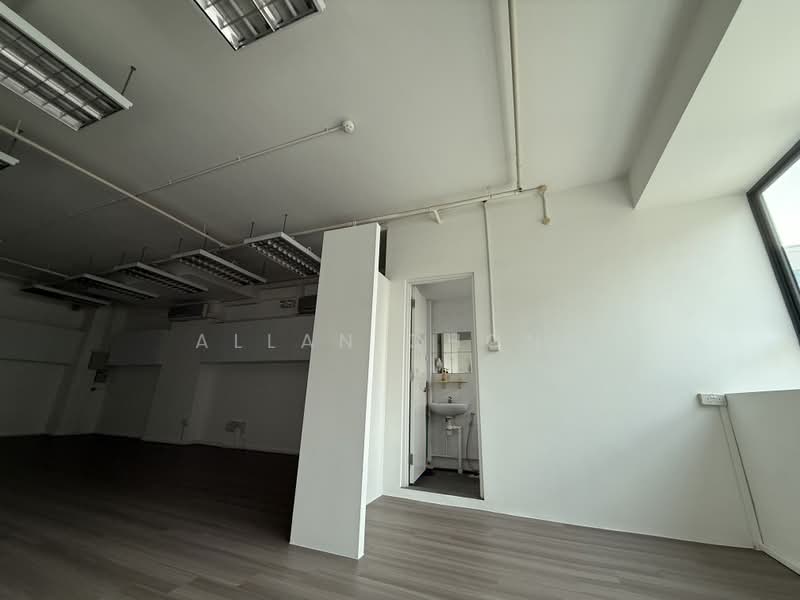 Trivex, 8 Burn Road, 775 sqft, Light Industrial (B1) For Rent, by Allan Chong, 25615668 - Bathroom - CommercialGuru.com.sg