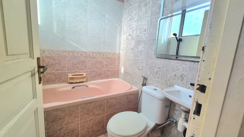 Master Bedroom Ensuite 1