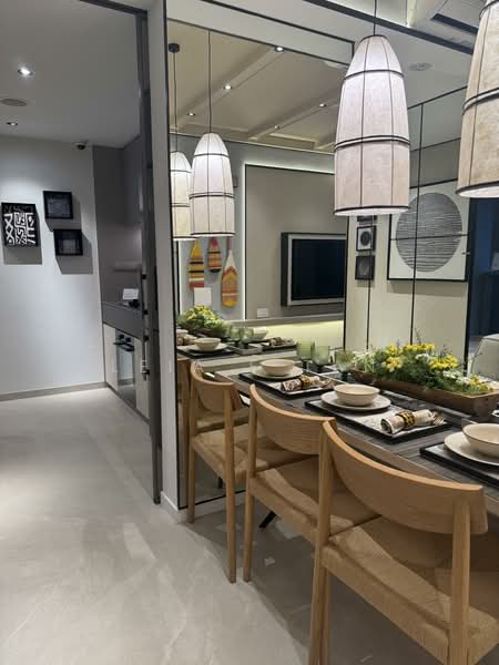 Union Square Residences Condominium For Sale at S$ 2,600,000 | PropertyGuru Singapore - Dining Room