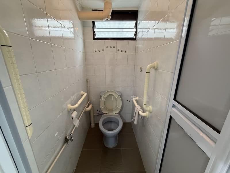 26 Toa Payoh East, 26 Toa Payoh East, Balestier / Toa Payoh, Room Rental, 100 sqft, HDB Flat For Rent, by JW Lee 李健汶, 25615739 - Bathroom - PropertyGuru.com.sg