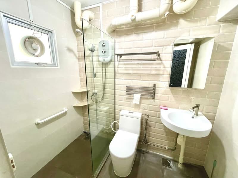 648C Jurong West Street 61, 648C Jurong West Street 61, 3 Bedrooms, 1,184 sqft, HDB Flat For Rent, by Lynn Xia, 25616180 - Bathroom - PropertyGuru.com.sg