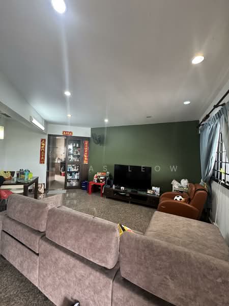 241 Hougang Street 22 HDB Flat For Sale at S$ 550,000 | PropertyGuru Singapore - Living Room