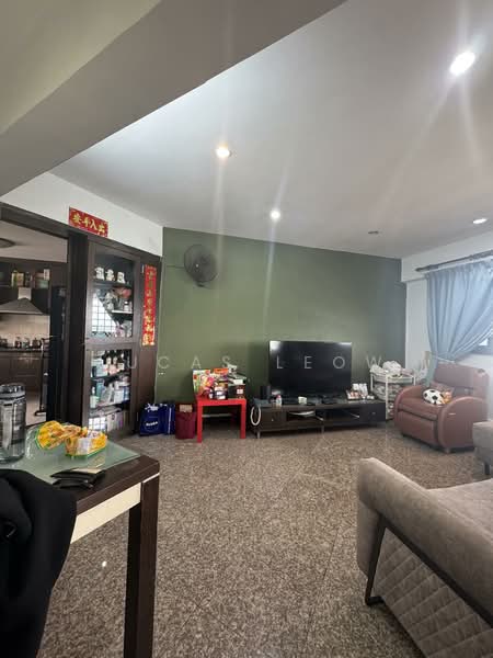241 Hougang Street 22 HDB Flat For Sale at S$ 550,000 | PropertyGuru Singapore - Living Room