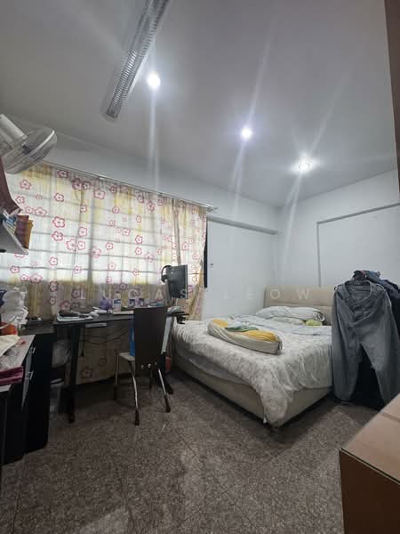 241 Hougang Street 22 HDB Flat For Sale at S$ 550,000 | PropertyGuru Singapore - Bedroom