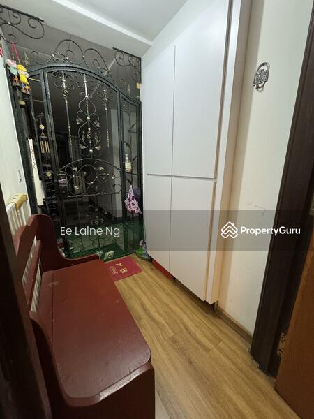 Entrance built in shoe cabinet