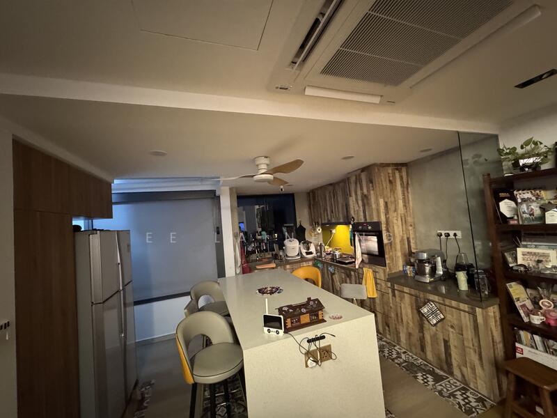 Kitchen (night view)