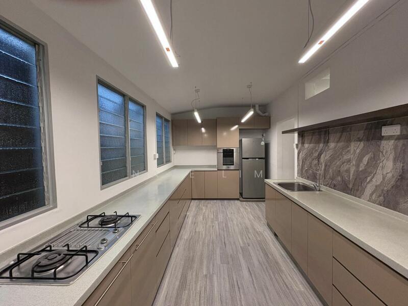 Renovated Black & White Serangoon Garden Terrace, Serangoon Garden/ Worthing Road / Kensington Park, 3 Bedrooms, 1,900 sqft, Terraced House For Rent, by Nate Lim, 25616577 - PropertyGuru.com.sg