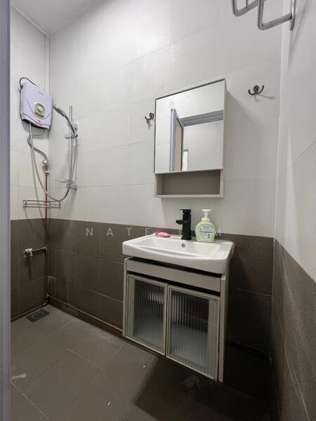 Renovated Black & White Serangoon Garden Terrace, Serangoon Garden/ Worthing Road / Kensington Park, 3 Bedrooms, 1,900 sqft, Terraced House For Rent, by Nate Lim, 25616577 - PropertyGuru.com.sg