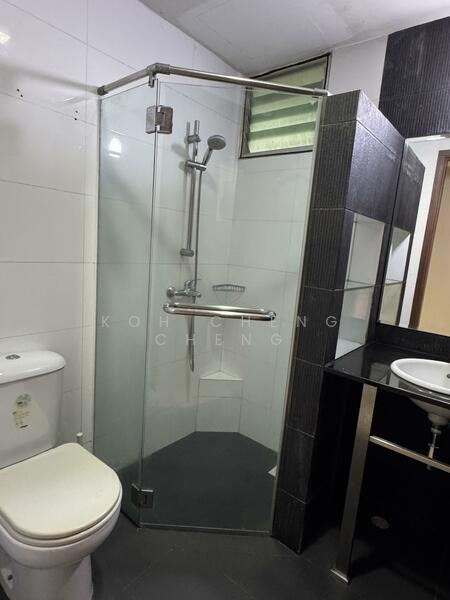 Park Green, 2 Rivervale Link, 3 Bedrooms, 1,195 sqft, Condominium For Rent, by Koh Cheng Cheng, 25616593 - Bathroom - PropertyGuru.com.sg