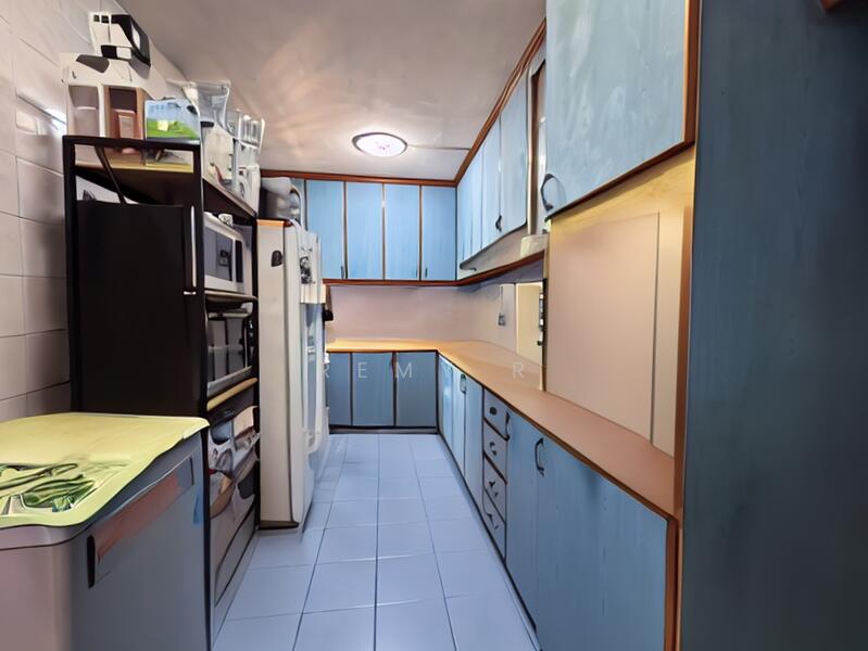 Kitchen (Decluttered)