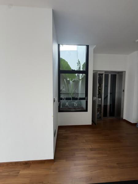 Charming Freehold Terrace in Exclusive Hillview Crescent, walk to MRT and Nature to your doorstep, Hillview Crescent, 6 Bedrooms, 7,240 sqft, Terraced House For Sale, by Jennifer Tan, 25617420 - Interior - PropertyGuru.com.sg