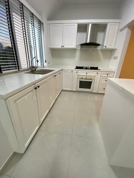 Kitchen (front view)