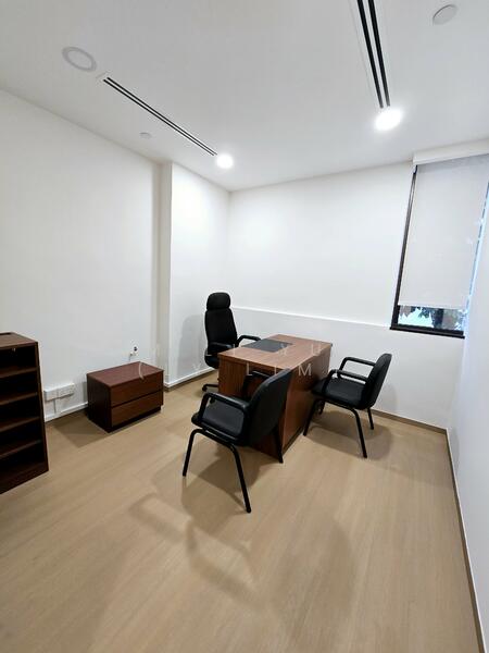 Gleneagles Hospital, 6A Napier Road, Tanglin / Holland / Bukit Timah, 216 sqft, Medical For Rent, by Lim Li Yuen (LY Lim), 25618118 - Consult Room with Window - CommercialGuru.com.sg