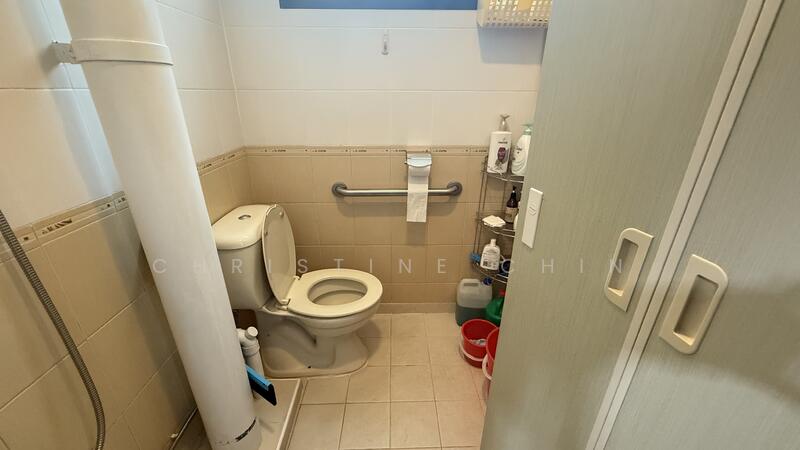572 Ang Mo Kio Avenue 3, 572 Ang Mo Kio Avenue 3, Room Rental, 250 sqft, HDB Flat For Rent, by Christine Chin, 25618375 - Bathroom - PropertyGuru.com.sg