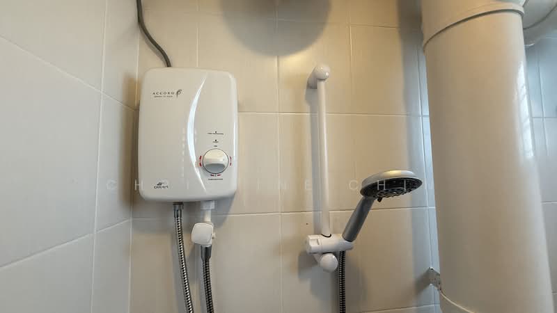 572 Ang Mo Kio Avenue 3, 572 Ang Mo Kio Avenue 3, Room Rental, 250 sqft, HDB Flat For Rent, by Christine Chin, 25618375 - Bathroom - PropertyGuru.com.sg