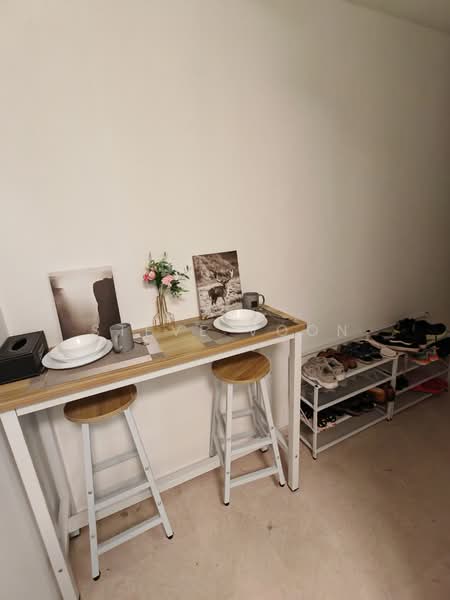 For Rent - The Lakeshore