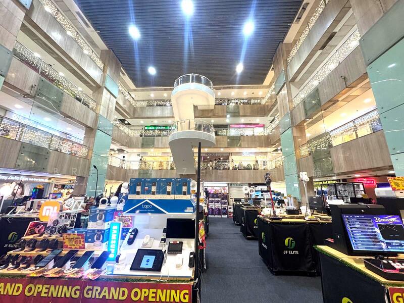 Far East Plaza, 14 Scotts Road, 419 sqft, Mall Shop For Sale, by Brenda Zee (徐黎倫), 25619831 - FAR EAST PLAZA, Freehold Mall Shop for Sale - CommercialGuru.com.sg