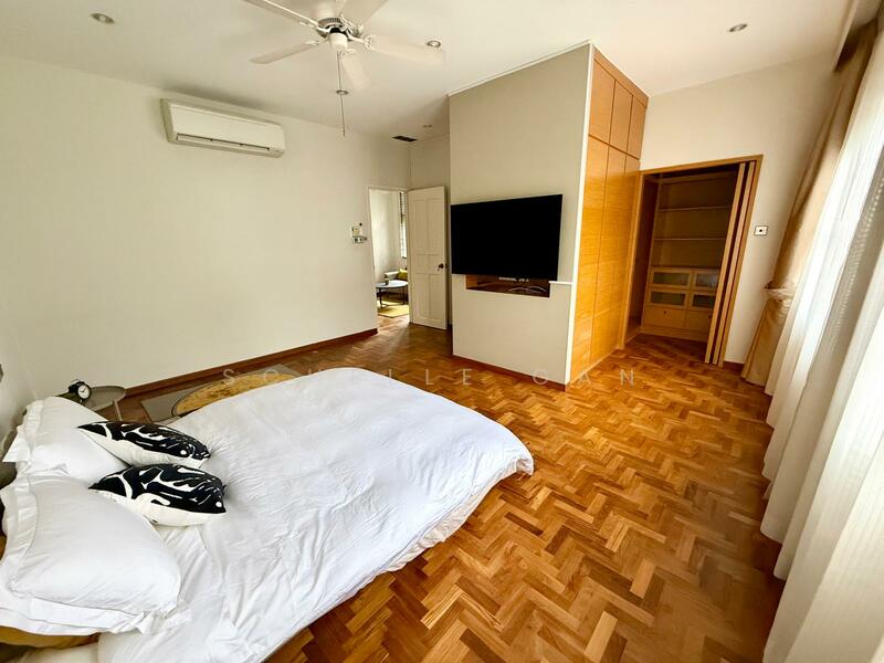 Lornie Gardens, 8 Lornie Walk, 5 Bedrooms, 3,239 sqft, Semi-Detached House For Rent, by Schelle Gan, 25620351 - Master Bedroom - PropertyGuru.com.sg
