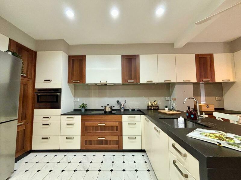 Lornie Gardens, 8 Lornie Walk, 5 Bedrooms, 3,239 sqft, Semi-Detached House For Rent, by Schelle Gan, 25620351 - Kitchen - PropertyGuru.com.sg