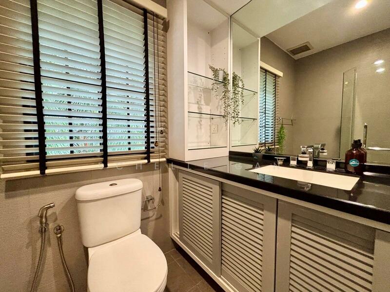 Lornie Gardens, 8 Lornie Walk, 5 Bedrooms, 3,239 sqft, Semi-Detached House For Rent, by Schelle Gan, 25620351 - Bathroom - PropertyGuru.com.sg