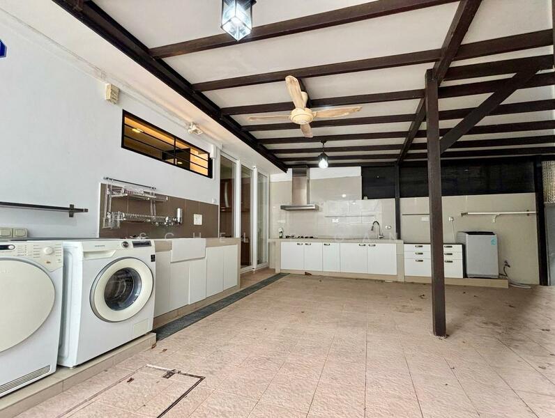 Lornie Gardens, 8 Lornie Walk, 5 Bedrooms, 3,239 sqft, Semi-Detached House For Rent, by Schelle Gan, 25620351 - Kitchen - PropertyGuru.com.sg