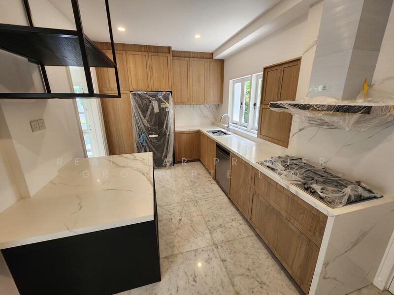 For Rent - ⭐Renovated Detached @ King Albert Park for Rent ⭐