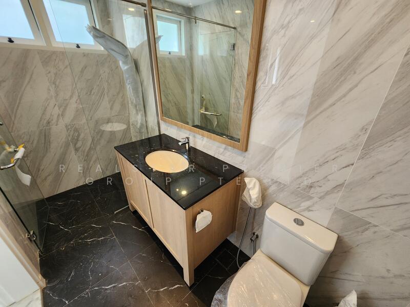 For Rent - ⭐Renovated Detached @ King Albert Park for Rent ⭐