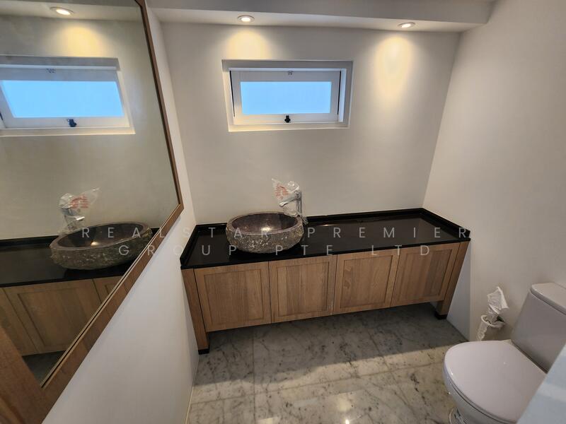 For Rent - ⭐Renovated Detached @ King Albert Park for Rent ⭐