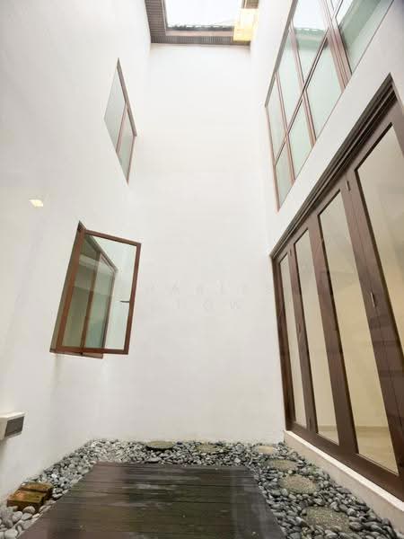 Upper East Coast road, Upper East Coast road, Bedok / Upper East Coast, 5 Bedrooms, 3,100 sqft, Semi-Detached House For Rent, by Charles Chow, 25621267 - Courtyard - PropertyGuru.com.sg