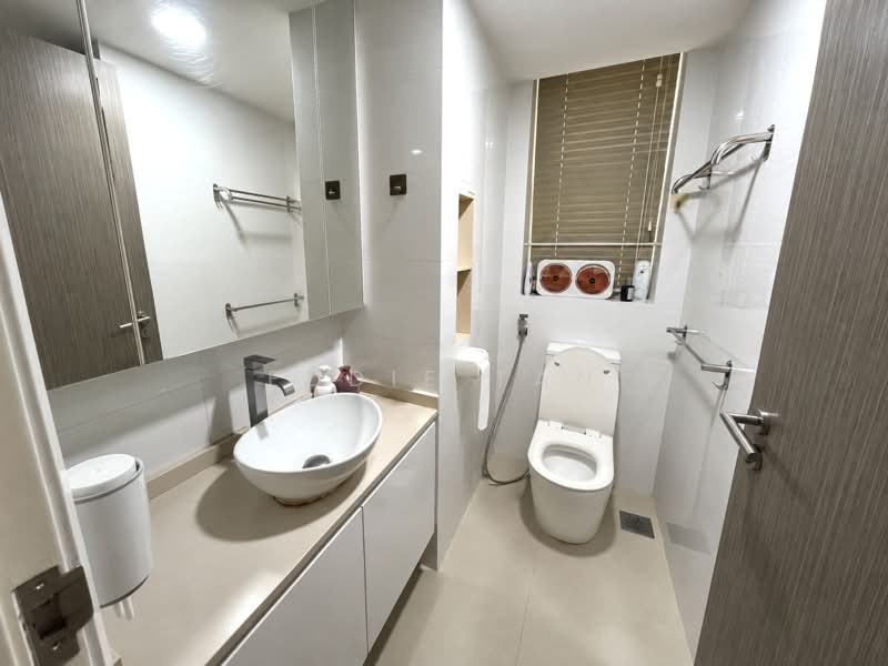 The Esparis, 7 Pasir Ris Drive 4, 3 Bedrooms, 1,292 sqft, Condominium For Sale, by Eddie Tan, 25621709 - Common Bathroom - PropertyGuru.com.sg