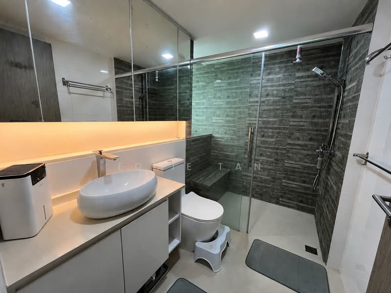 The Esparis, 7 Pasir Ris Drive 4, 3 Bedrooms, 1,292 sqft, Condominium For Sale, by Eddie Tan, 25621709 - Master Bathroom - PropertyGuru.com.sg