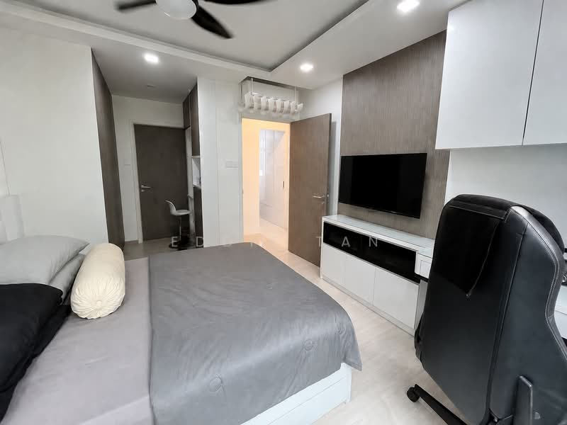 The Esparis, 7 Pasir Ris Drive 4, 3 Bedrooms, 1,292 sqft, Condominium For Sale, by Eddie Tan, 25621709 - Master Bedroom - PropertyGuru.com.sg
