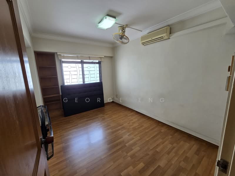 121C Sengkang East Way HDB Flat For Sale at S$ 630,000 | PropertyGuru Singapore - Bedroom