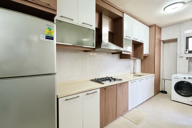 667A Jurong West Street 65 HDB Flat For Sale at S$ 580,000 | PropertyGuru Singapore - Kitchen
