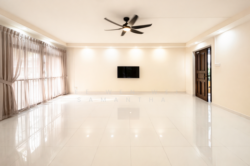 667A Jurong West Street 65 HDB Flat For Sale at S$ 580,000 | PropertyGuru Singapore - Living Room