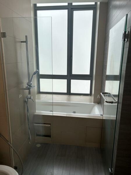 The Parc Condominium, 3 West Coast Walk, Room Rental, 150 sqft, Condominium For Rent, by Patrick Kuah, 25623594 - Bathroom - PropertyGuru.com.sg