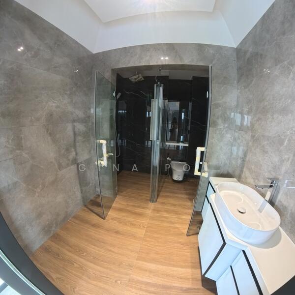 8 bedrooms 8 baths Brand New Semi-Detached in Bukit Timah under $15million, Clementi Park / Upper Bukit Timah, 8 Bedrooms, 9,300 sqft, Semi-Detached House For Sale, by Gina Poa, 25623638 - Bathroom - PropertyGuru.com.sg