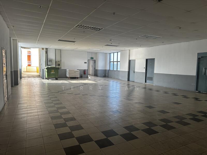 Alpha Industrial Building, 7 Toh Guan Road East, 3,056 sqft, Factory / Workshop (B2) For Rent, by Terry Tan, 25624032 - Hallway - CommercialGuru.com.sg